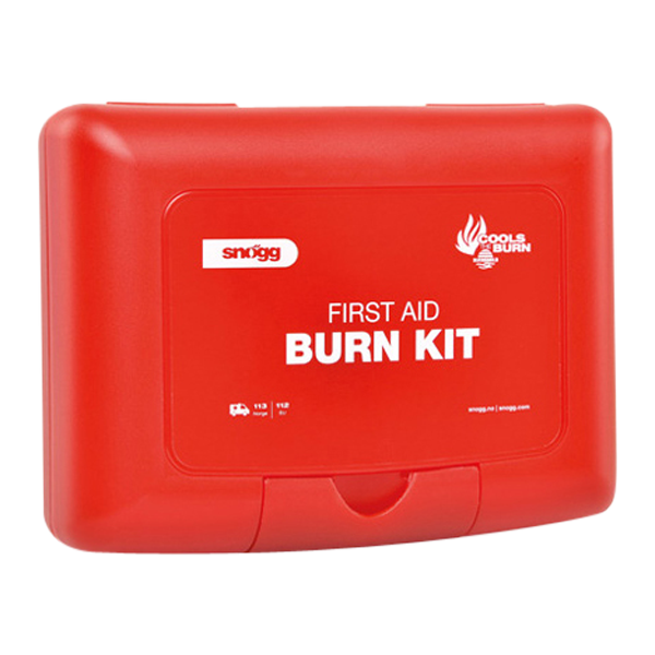First aid burn kit, brännskadeförband i helröd design med vit text på. 